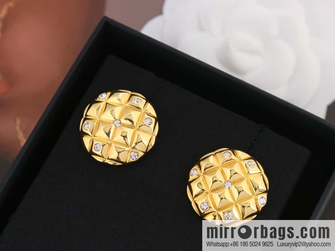 New ☑️ Chanel medieval series gold rhombus round earrings