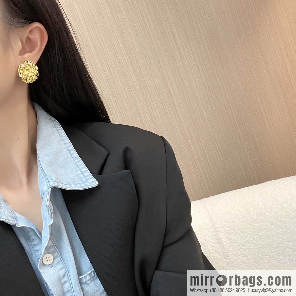 New ☑️ Chanel medieval series gold rhombus round earrings
