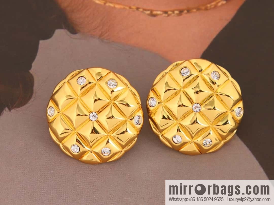 New ☑️ Chanel medieval series gold rhombus round earrings