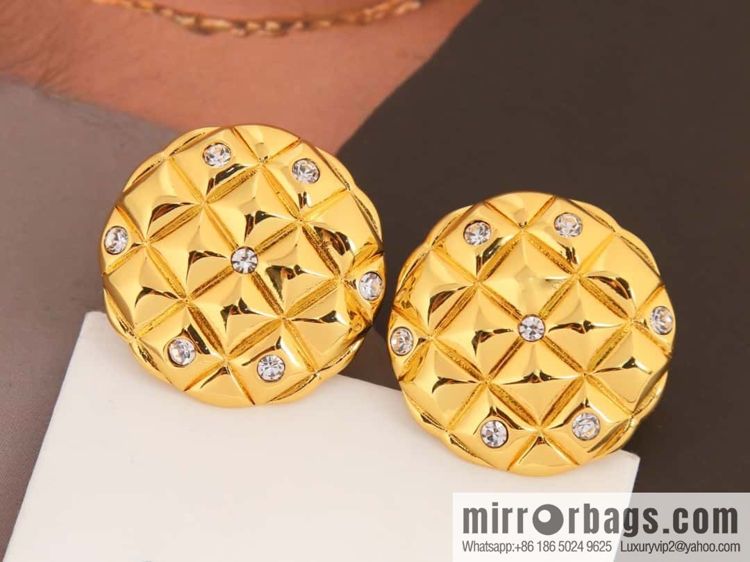 New ☑️ Chanel medieval series gold rhombus round earrings