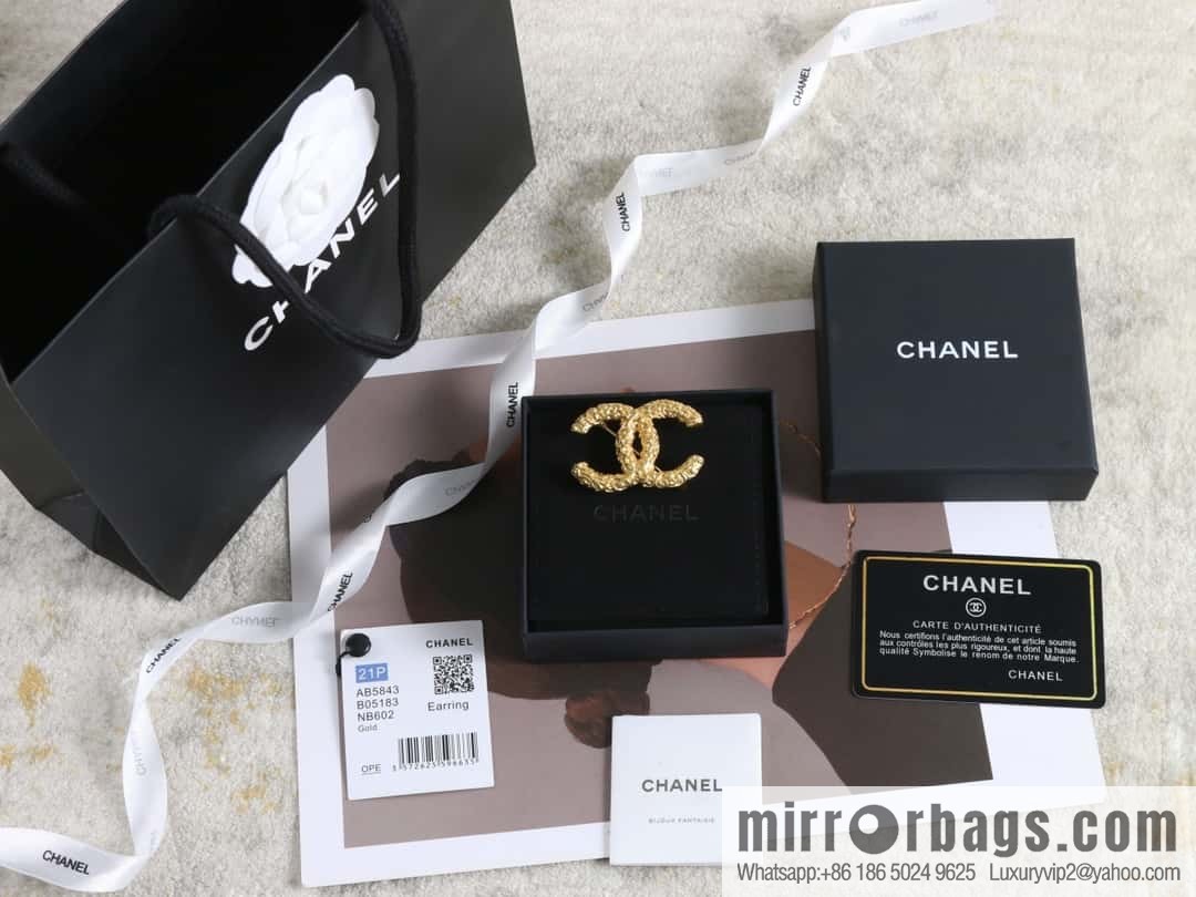New ☑️ Chanel medieval series gold double c brooch
