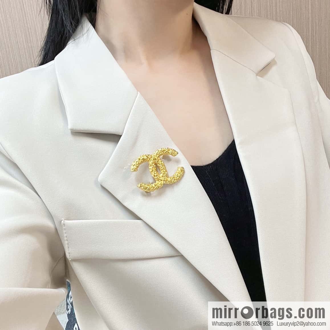 New ☑️ Chanel medieval series gold double c brooch