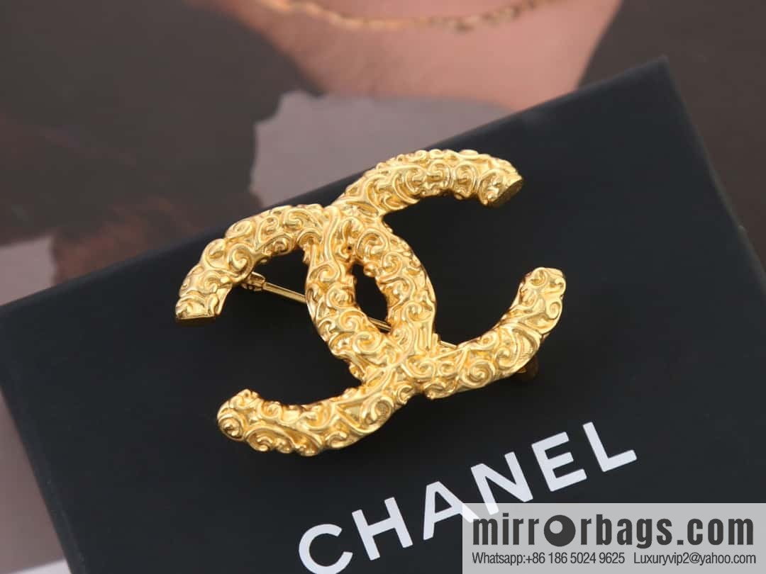 New ☑️ Chanel medieval series gold double c brooch
