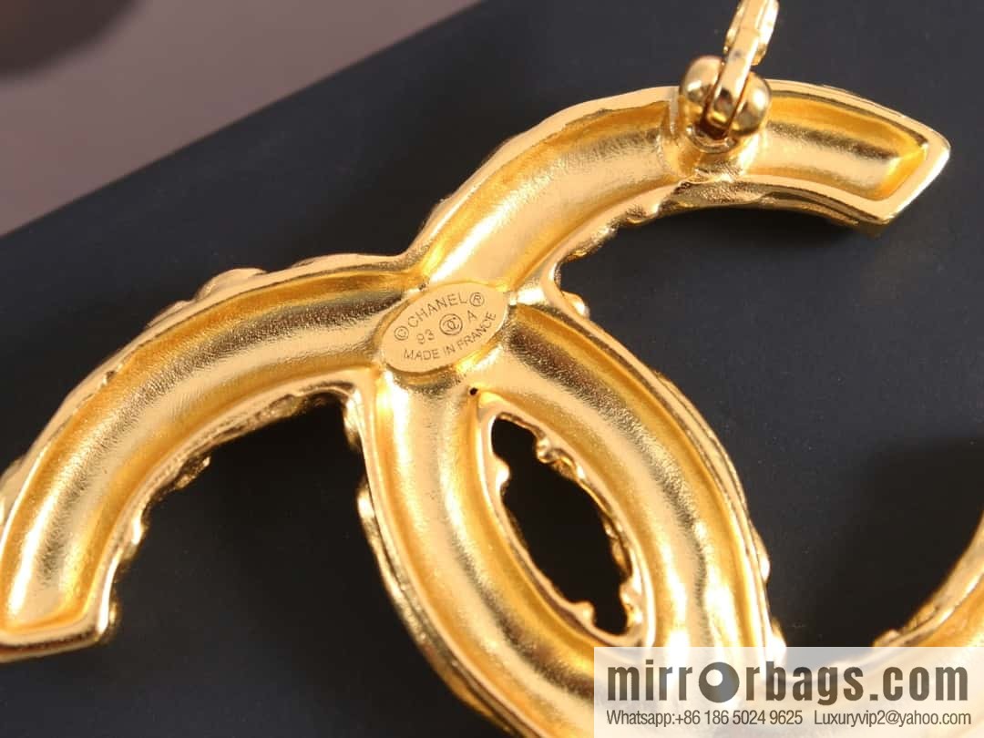 New ☑️ Chanel medieval series gold double c brooch