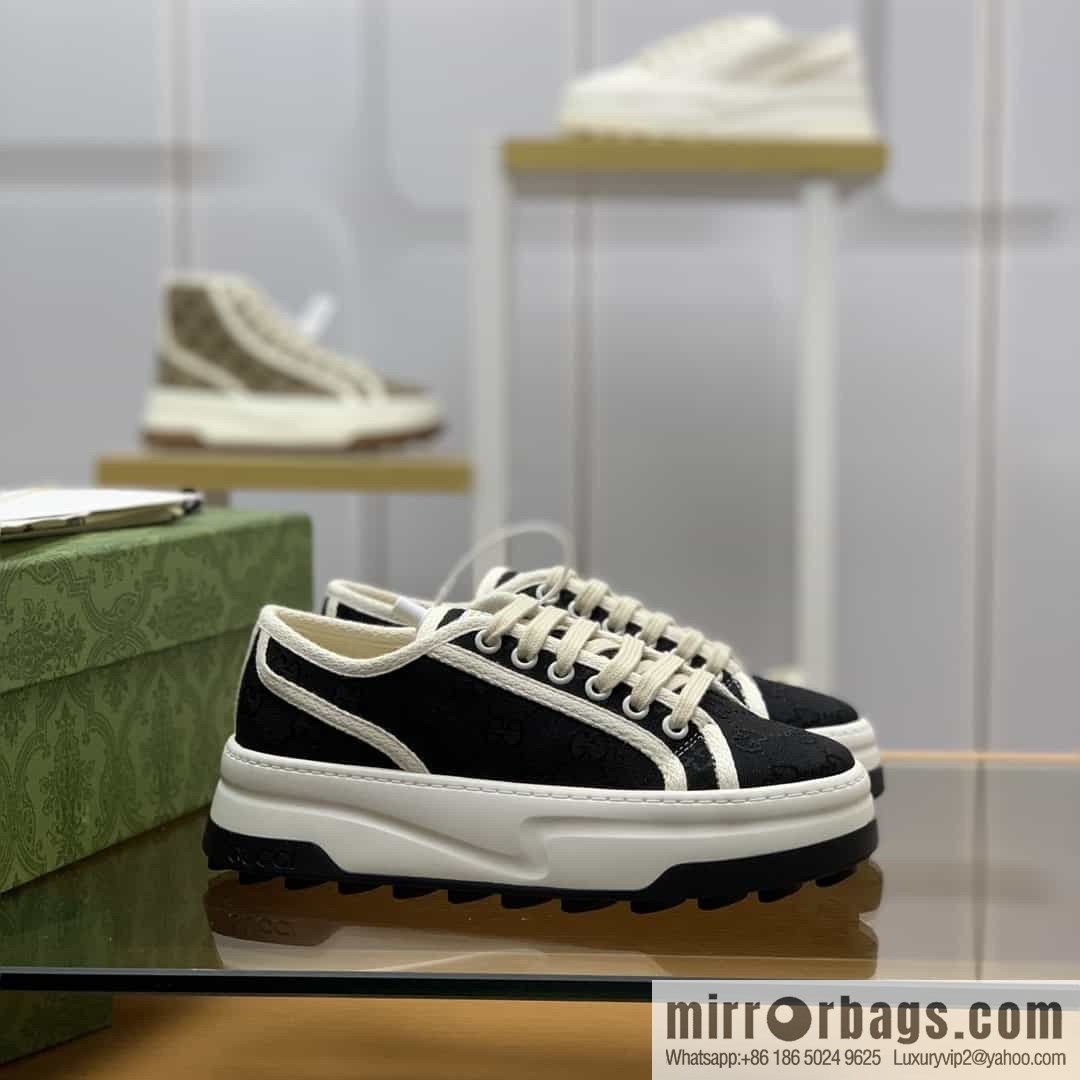 Gucci Gucci uses black classic GG canvas to make women's sports and leisure platform shoes