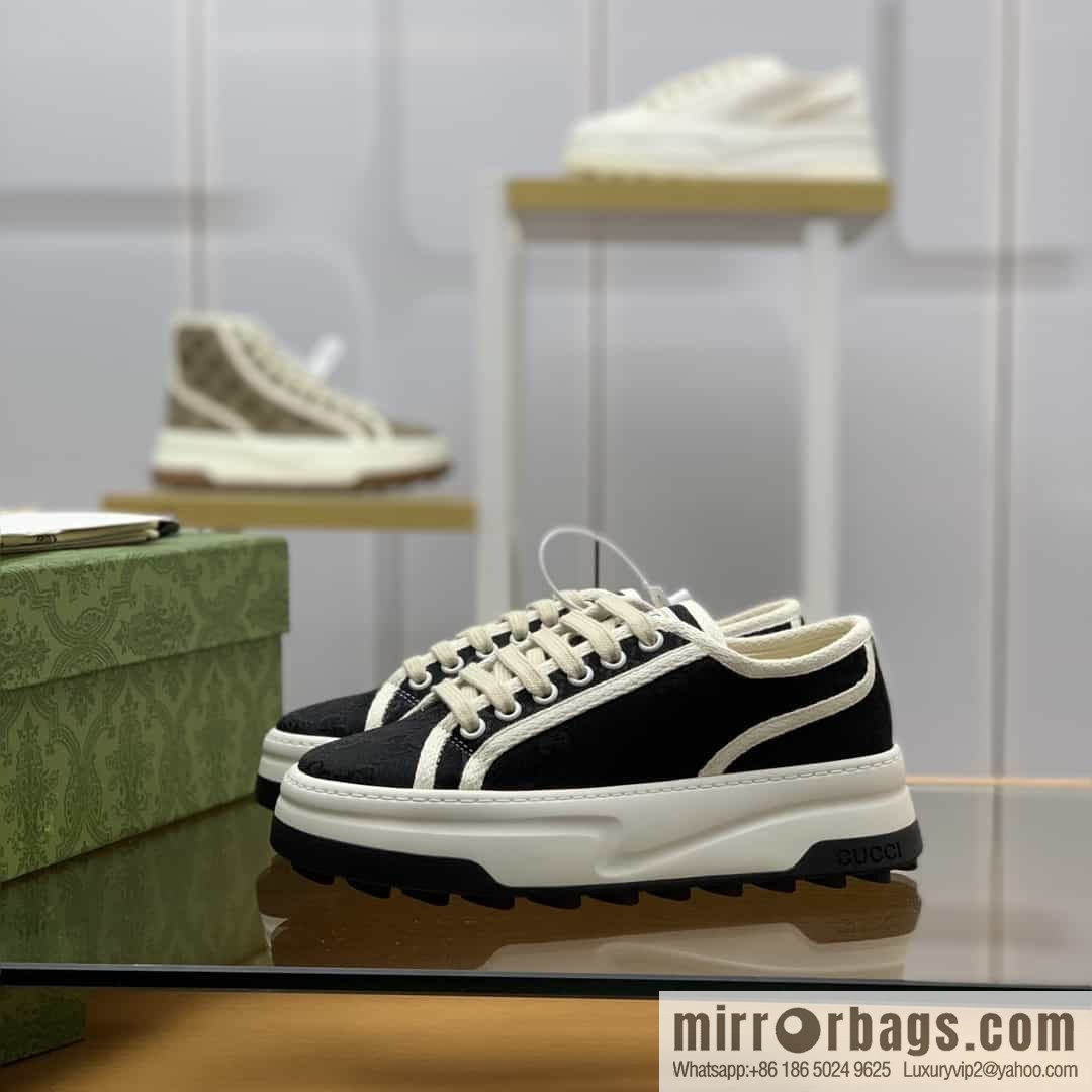 Gucci Gucci uses black classic GG canvas to make women's sports and leisure platform shoes