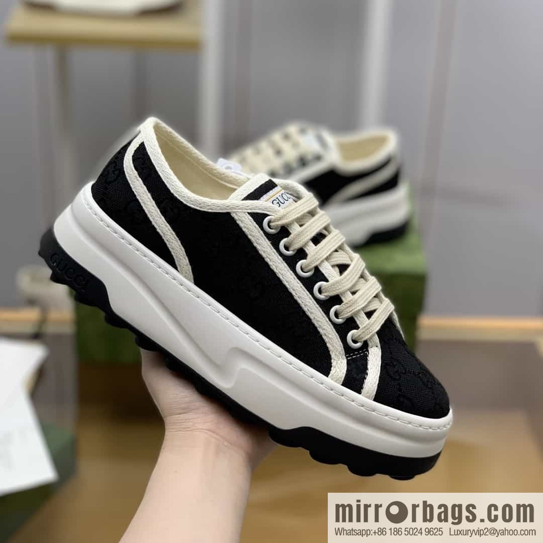 Gucci Gucci uses black classic GG canvas to make women's sports and leisure platform shoes