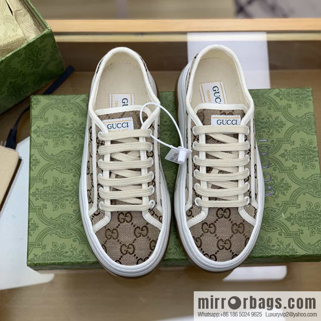 Gucci Gucci uses black classic GG canvas to make women's sports and leisure platform shoes