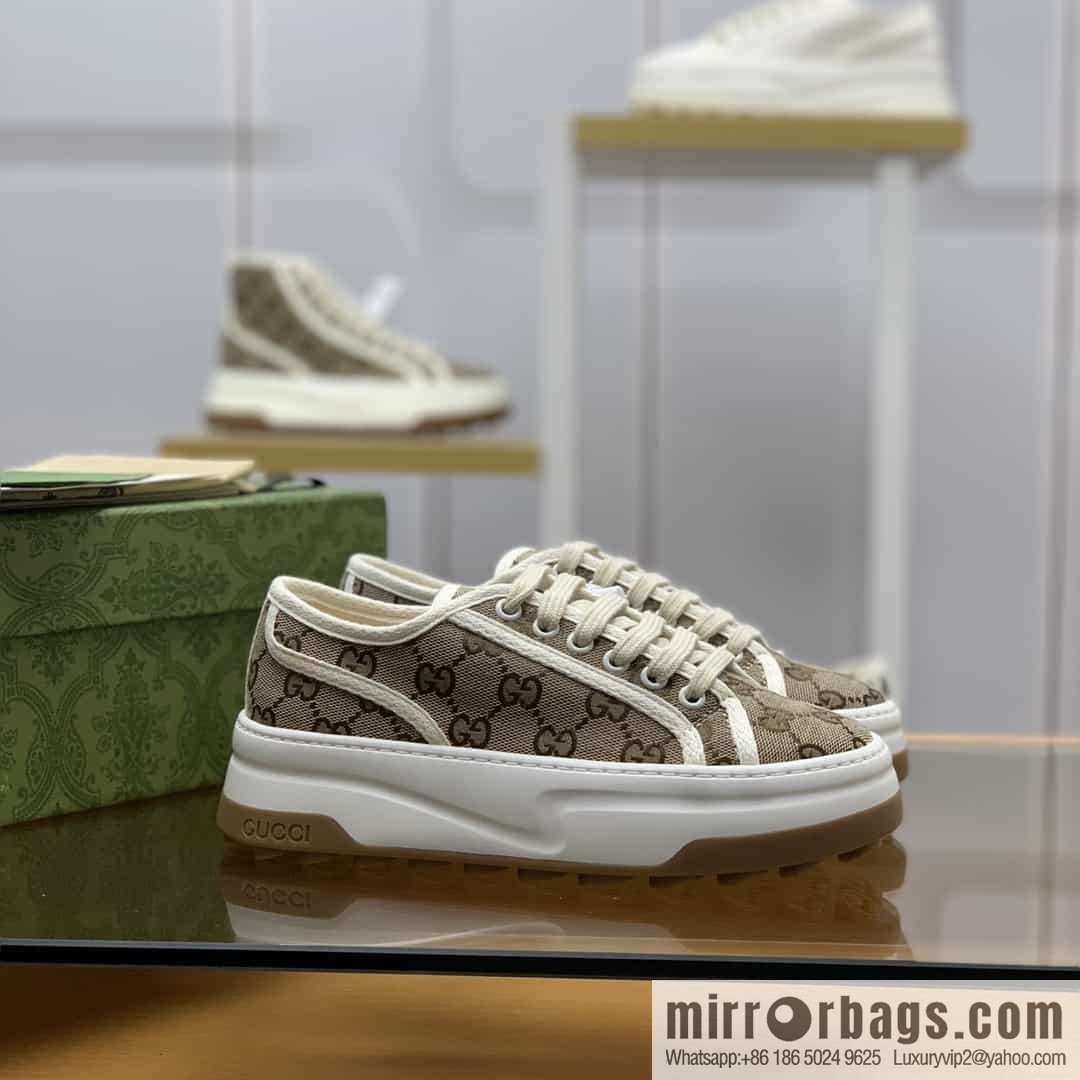 Gucci Gucci uses black classic GG canvas to make women's sports and leisure platform shoes