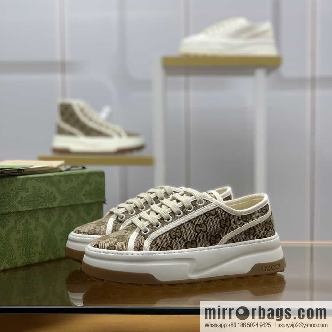 Gucci Gucci uses black classic GG canvas to make women's sports and leisure platform shoes