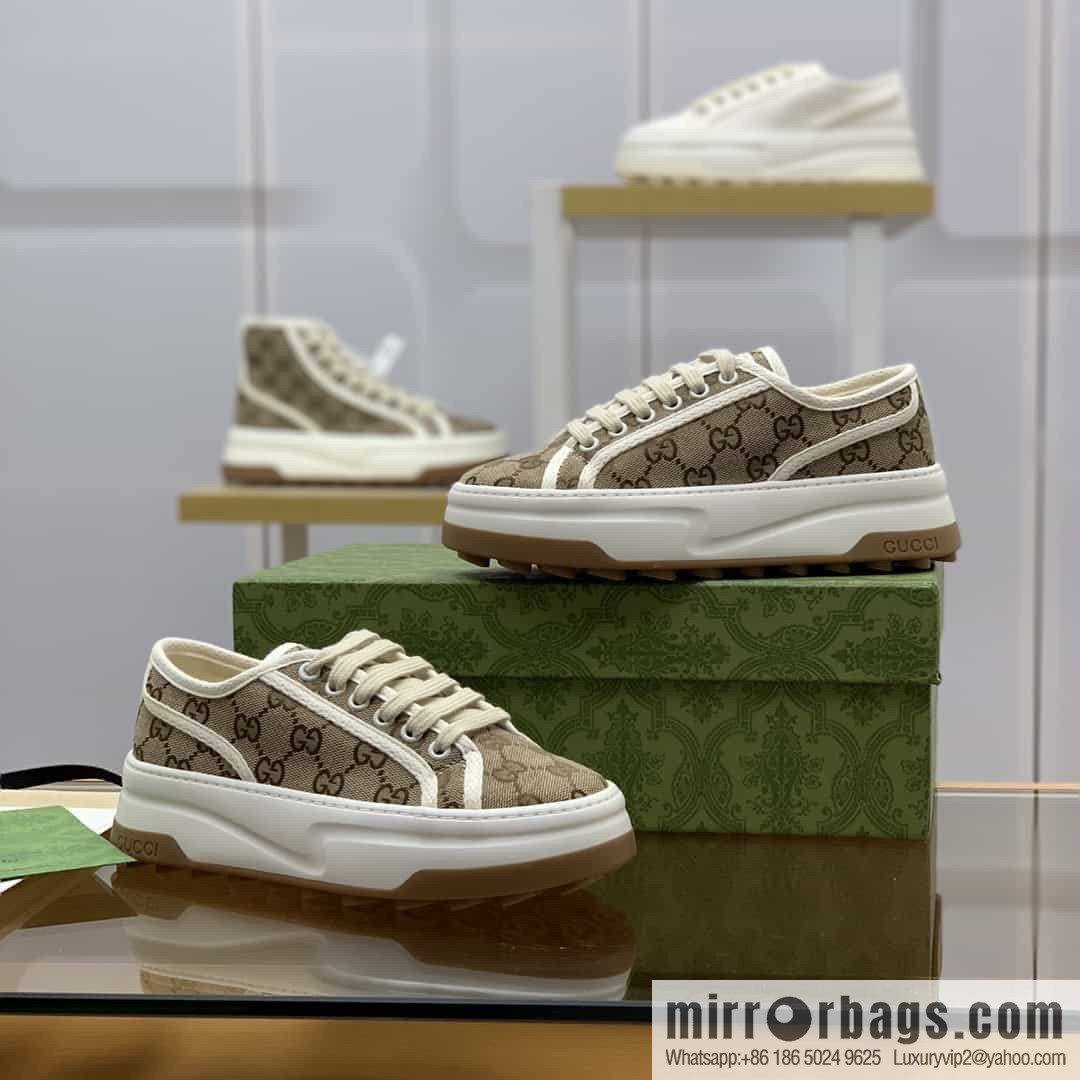 Gucci Gucci uses black classic GG canvas to make women's sports and leisure platform shoes