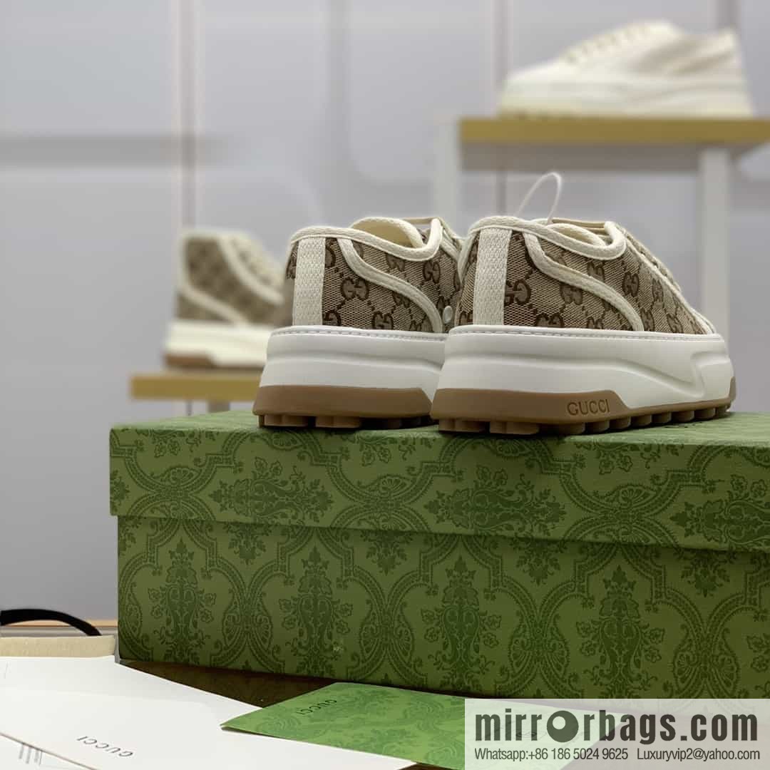 Gucci Gucci uses black classic GG canvas to make women's sports and leisure platform shoes