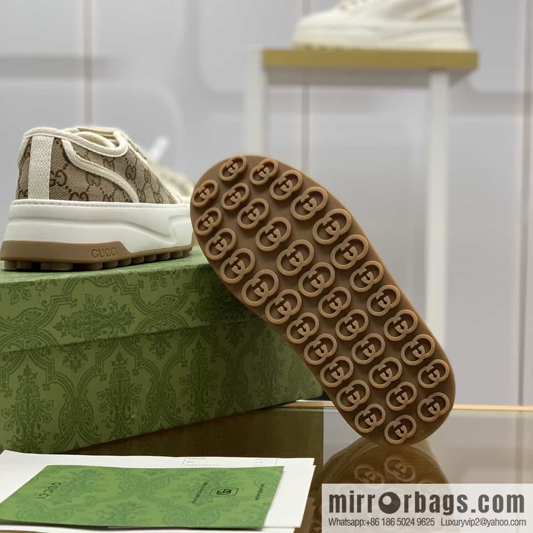 Gucci Gucci uses black classic GG canvas to make women's sports and leisure platform shoes