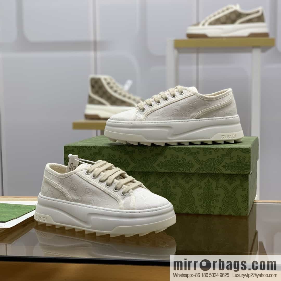 Gucci Gucci uses black classic GG canvas to make women's sports and leisure platform shoes