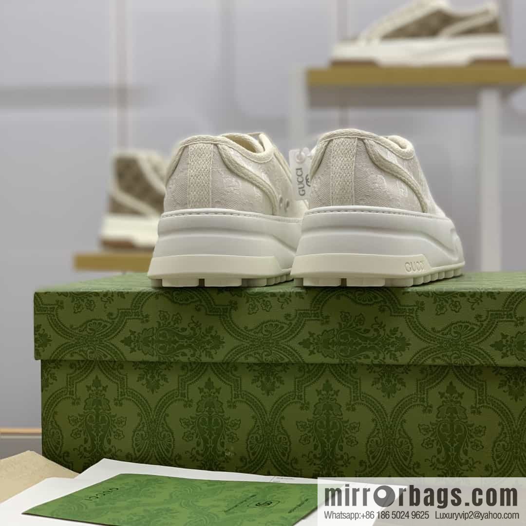 Gucci Gucci uses black classic GG canvas to make women's sports and leisure platform shoes