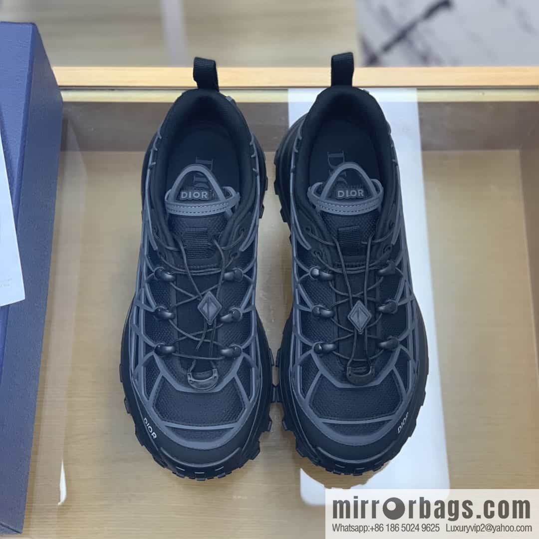 Dior Dior uses black mesh fabric to carefully make new men's B31 sports and leisure shoes