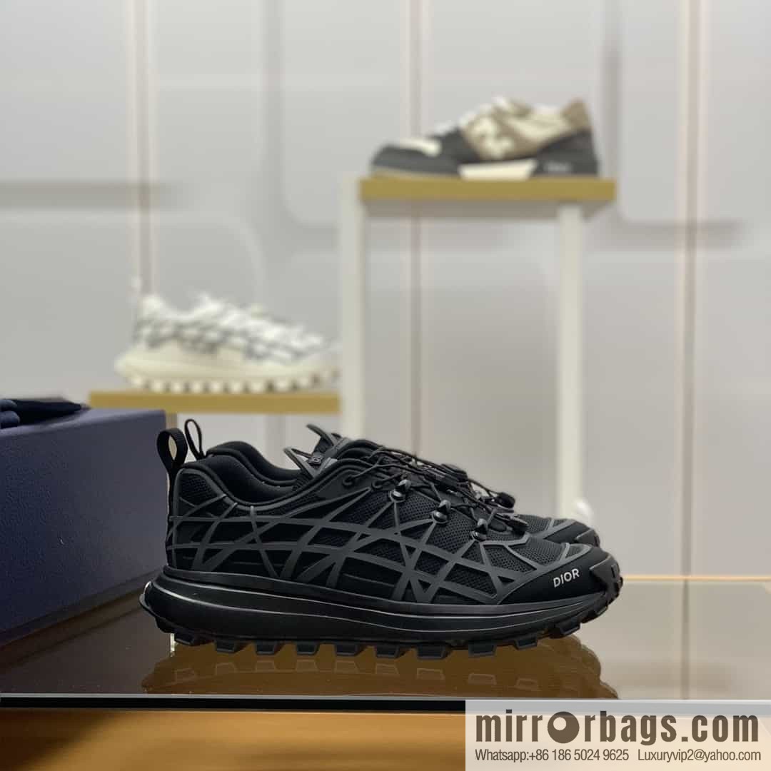 Dior Dior uses black mesh fabric to carefully make new men's B31 sports and leisure shoes