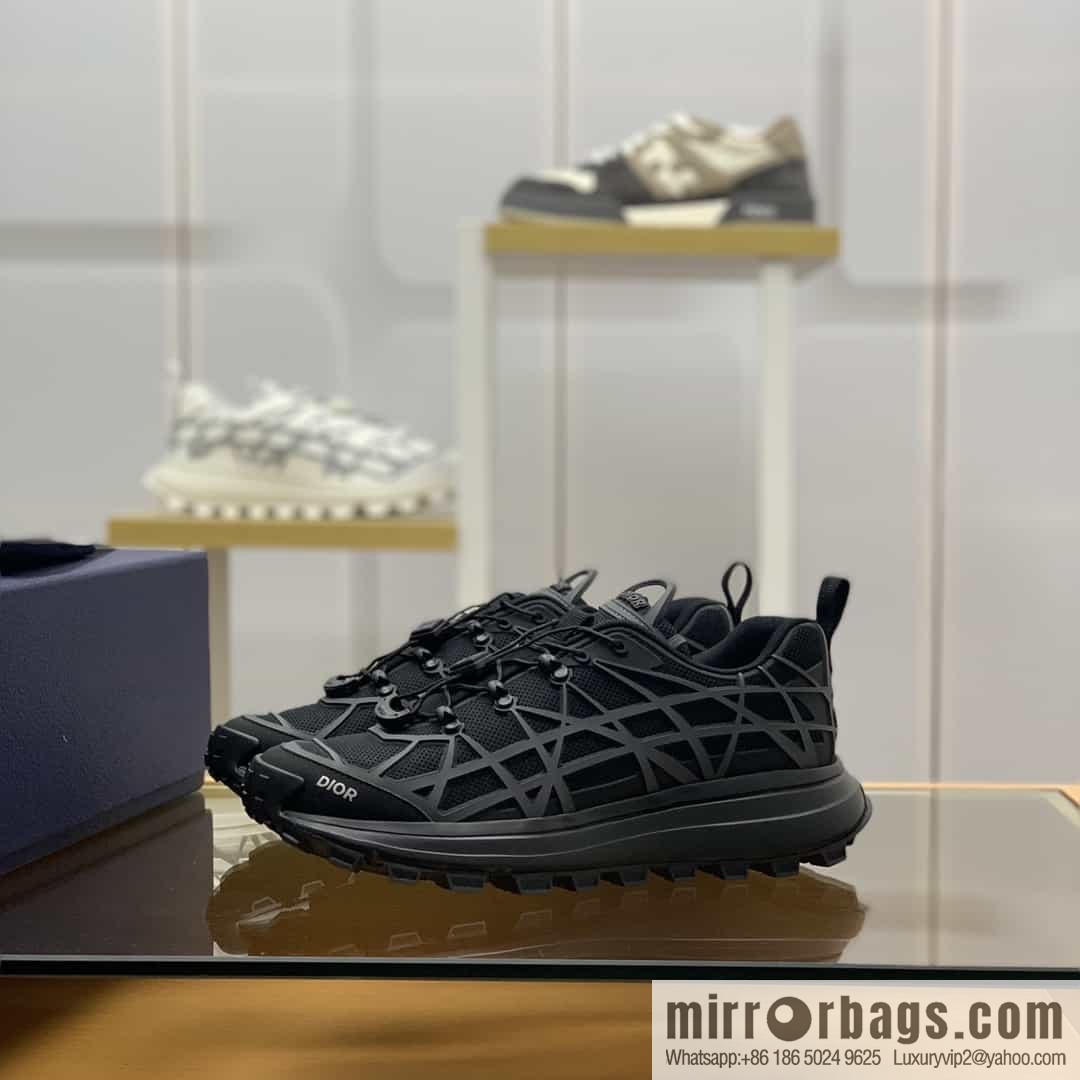 Dior Dior uses black mesh fabric to carefully make new men's B31 sports and leisure shoes