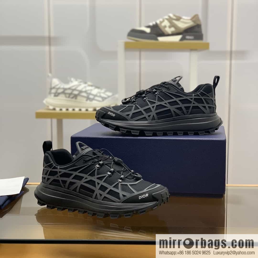 Dior Dior uses black mesh fabric to carefully make new men's B31 sports and leisure shoes