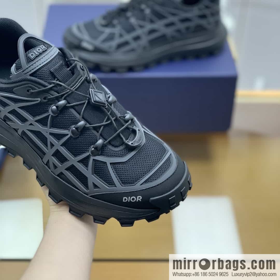 Dior Dior uses black mesh fabric to carefully make new men's B31 sports and leisure shoes