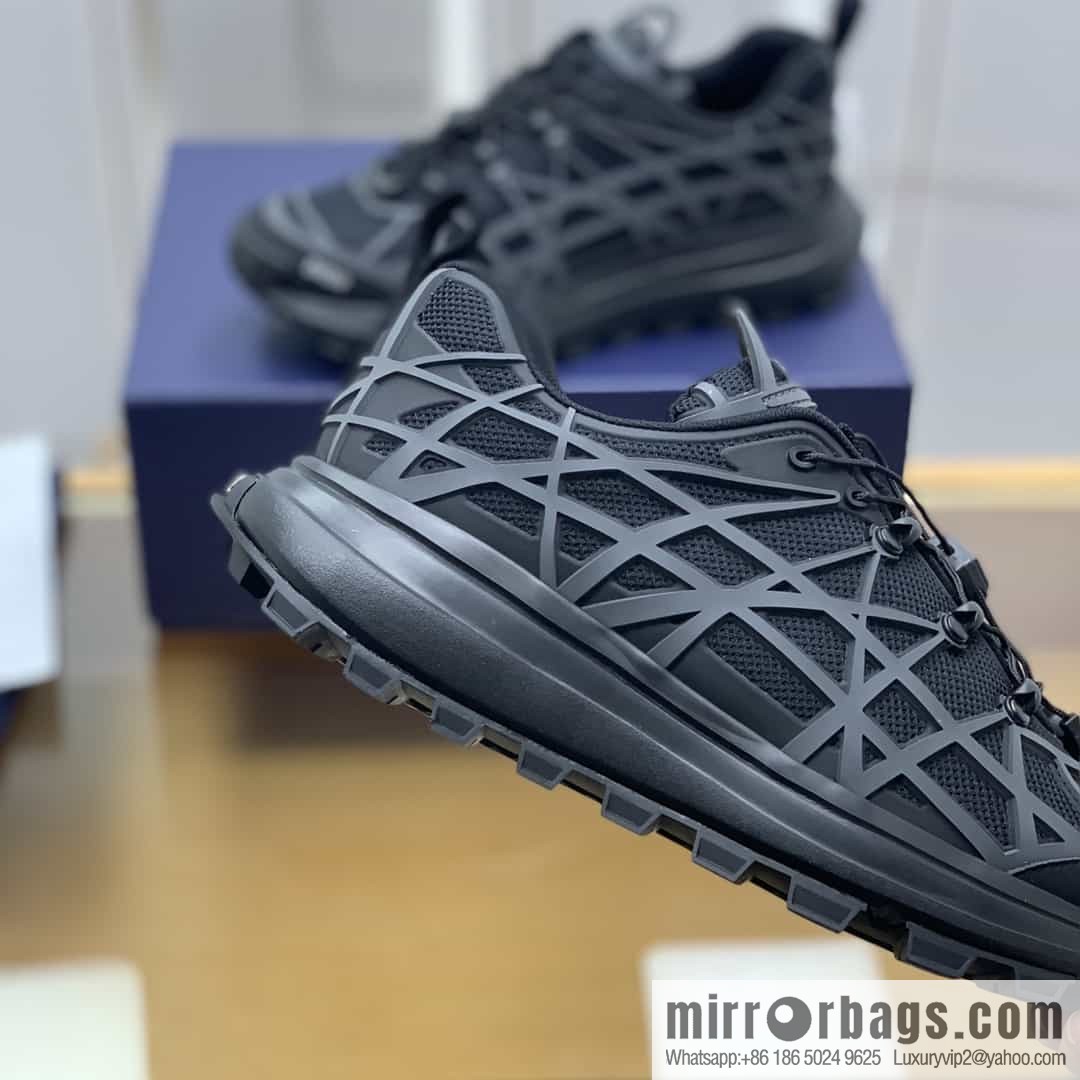 Dior Dior uses black mesh fabric to carefully make new men's B31 sports and leisure shoes