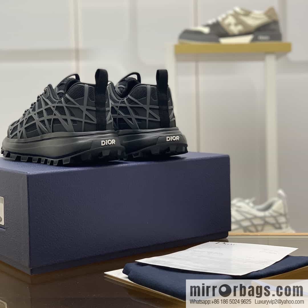 Dior Dior uses black mesh fabric to carefully make new men's B31 sports and leisure shoes