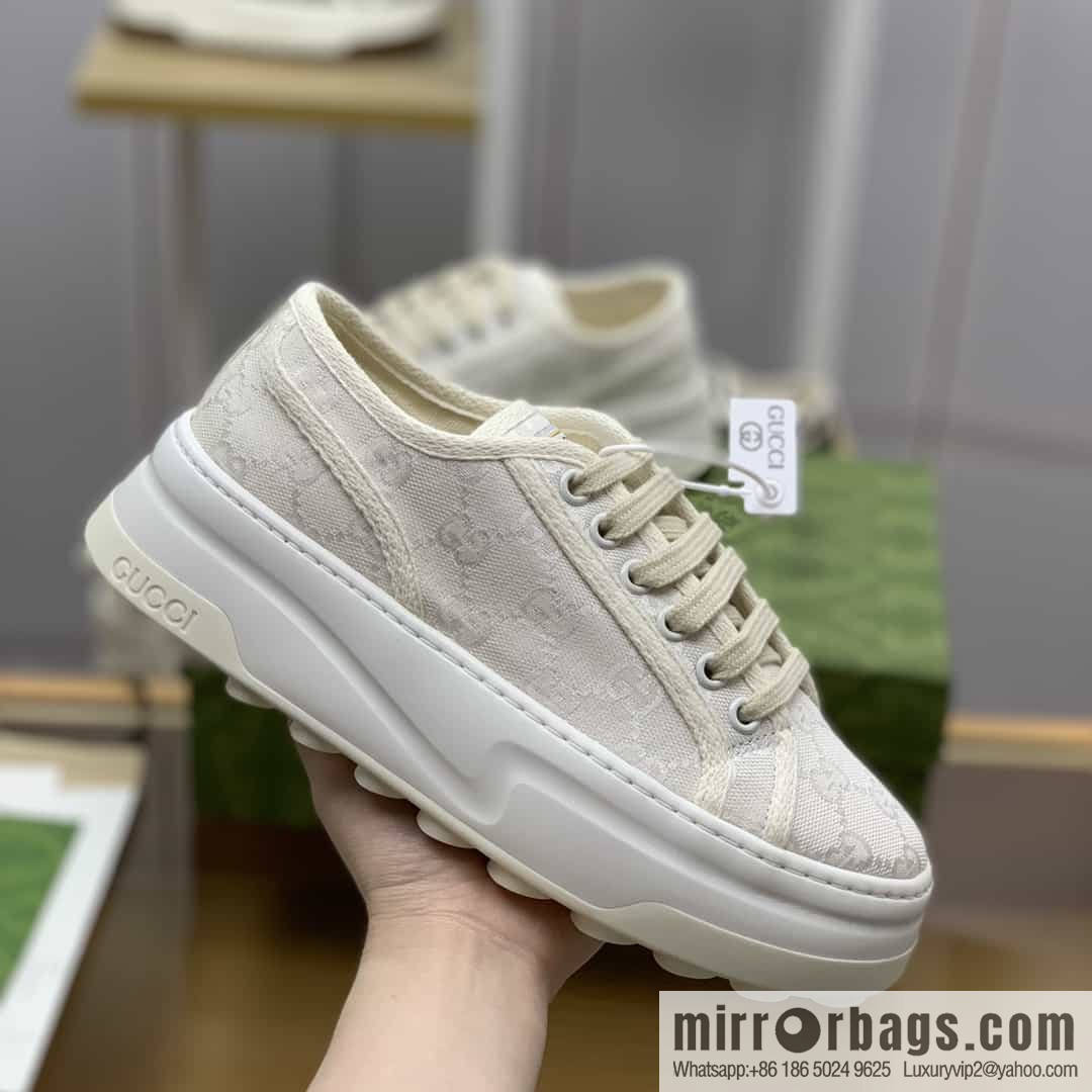Gucci Gucci uses beige classic GG canvas to make women's sports and leisure platform shoes