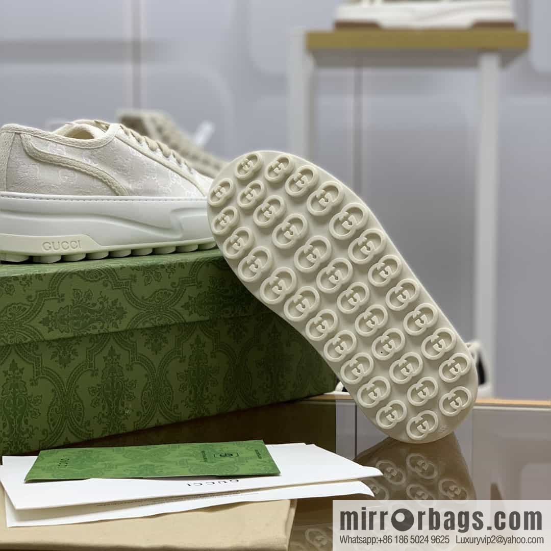 Gucci Gucci uses beige classic GG canvas to make women's sports and leisure platform shoes