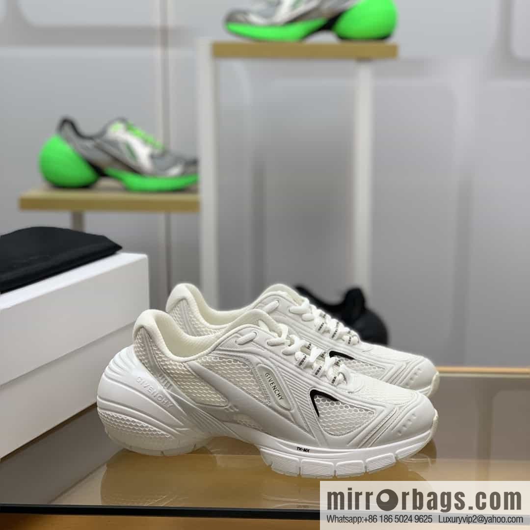 GIVENCHY GIVENCHY Men's lace-up sneakers made of technologically knitted fabrics, synthetic leather and rubber