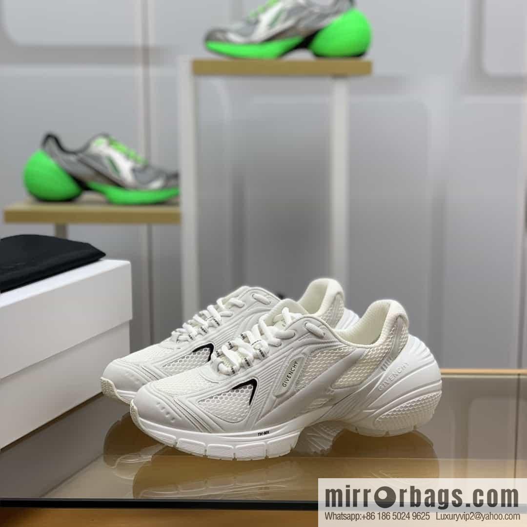 GIVENCHY GIVENCHY Men's lace-up sneakers made of technologically knitted fabrics, synthetic leather and rubber