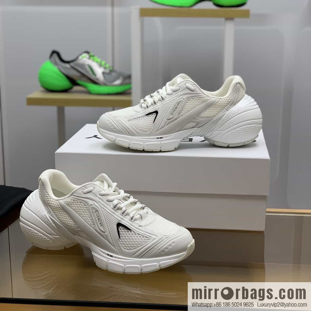 GIVENCHY GIVENCHY Men's lace-up sneakers made of technologically knitted fabrics, synthetic leather and rubber