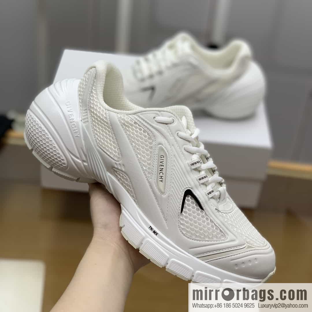 GIVENCHY GIVENCHY Men's lace-up sneakers made of technologically knitted fabrics, synthetic leather and rubber