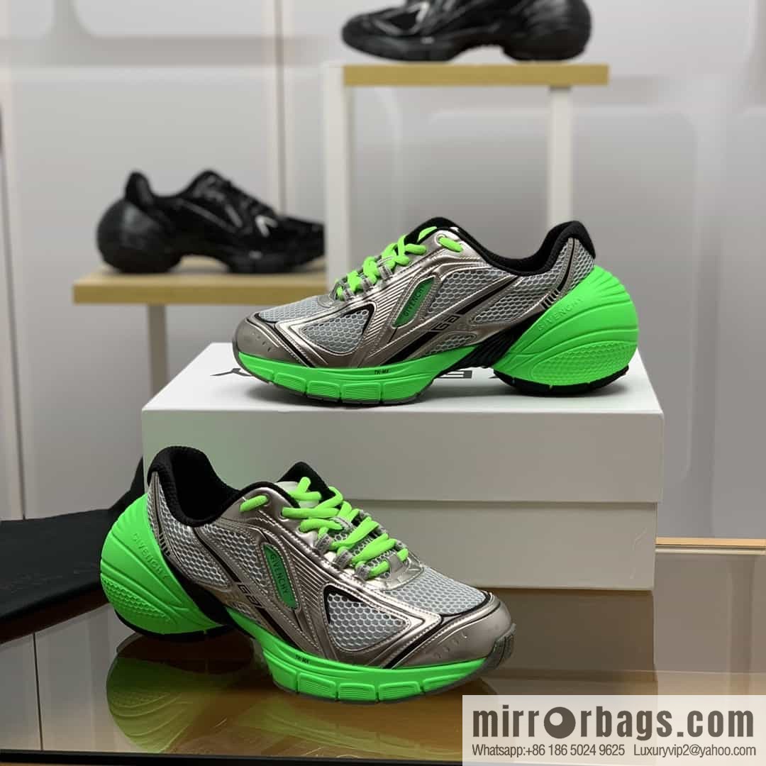 GIVENCHY GIVENCHY Men's lace-up sneakers made of technologically knitted fabrics, synthetic leather and rubber