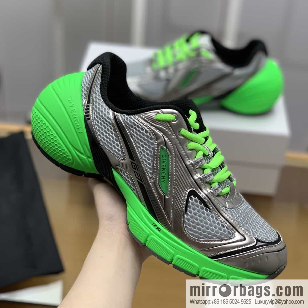 GIVENCHY GIVENCHY Men's lace-up sneakers made of technologically knitted fabrics, synthetic leather and rubber