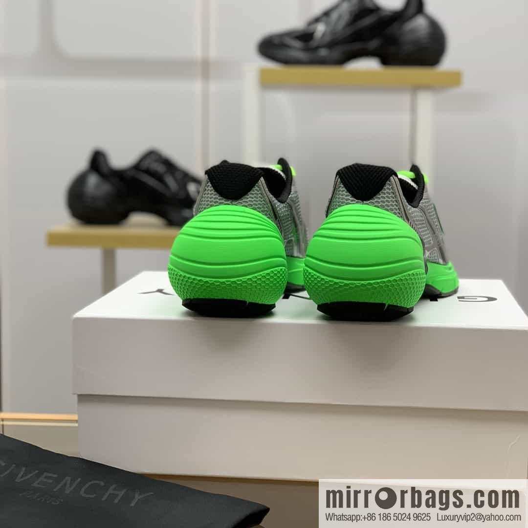 GIVENCHY GIVENCHY Men's lace-up sneakers made of technologically knitted fabrics, synthetic leather and rubber