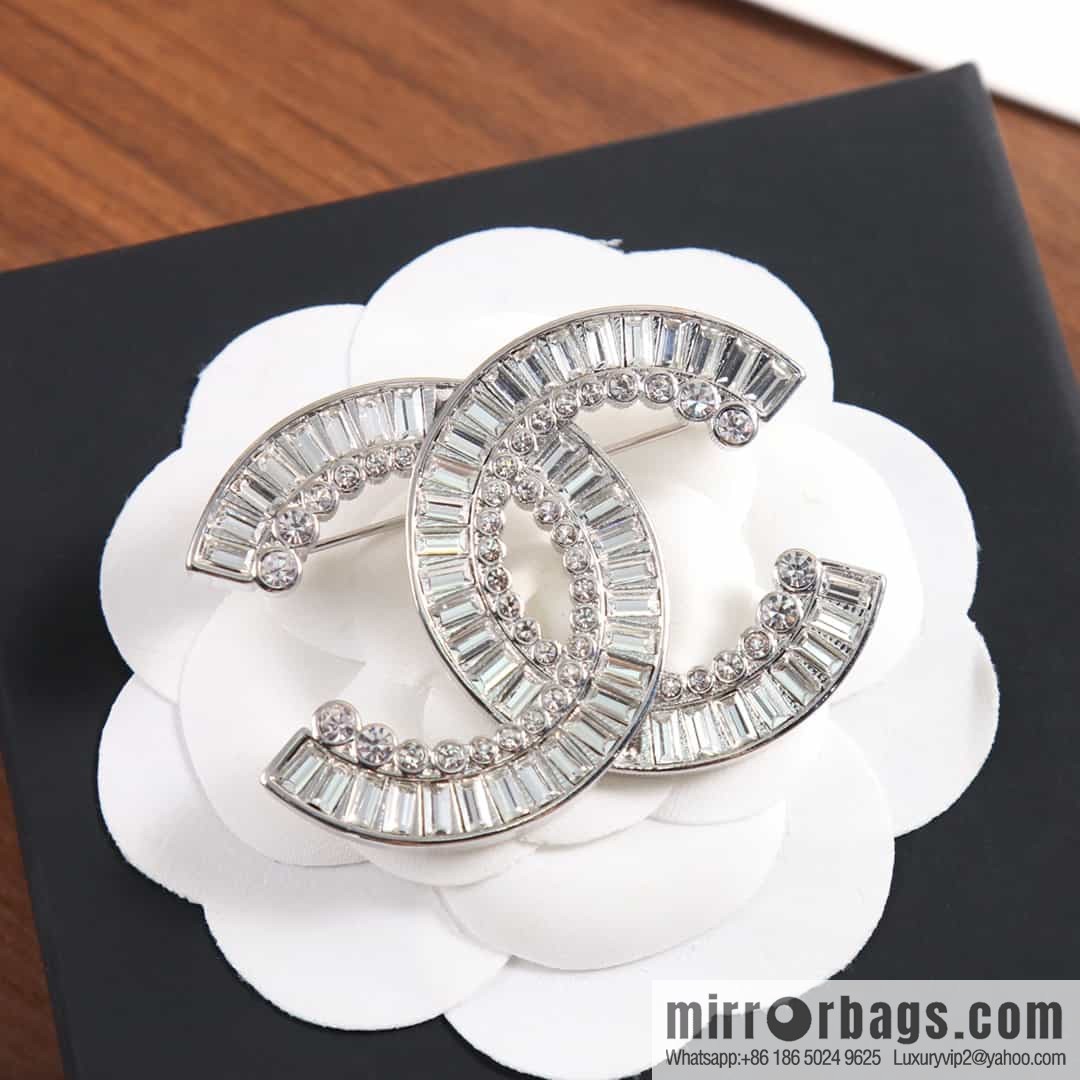 New ☑️ Chanel double c square diamond brooch