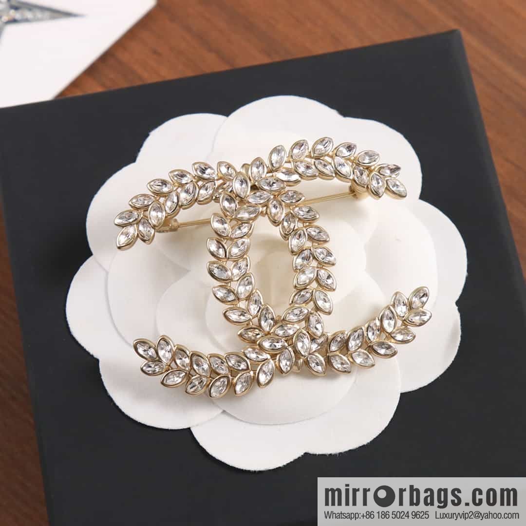 New ☑️ CHANEL Chanel Double C Wheat Horse Eye Diamond Brooch