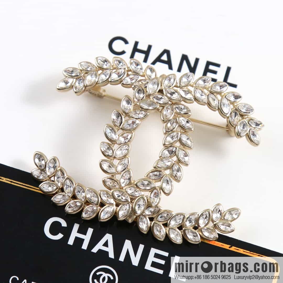 New ☑️ CHANEL Chanel Double C Wheat Horse Eye Diamond Brooch