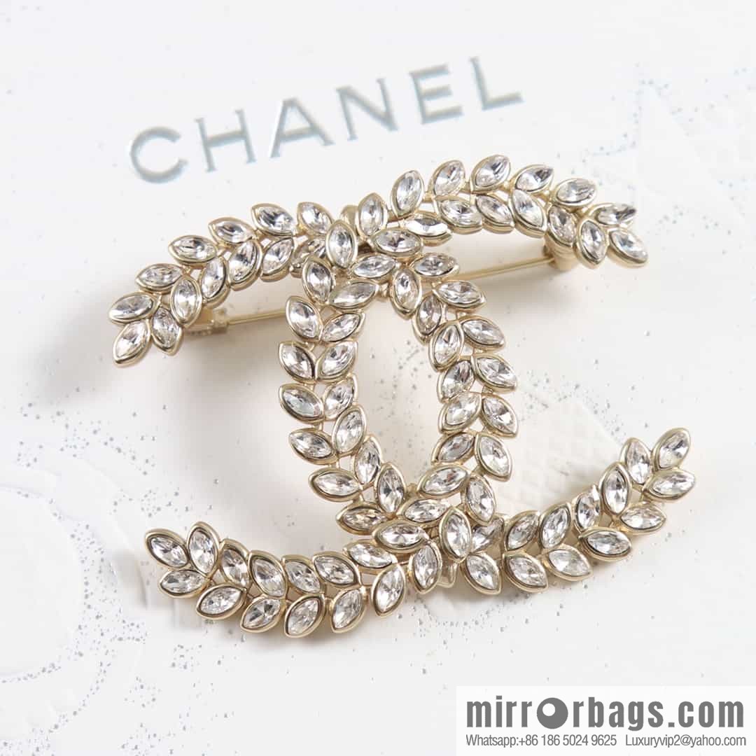 New ☑️ CHANEL Chanel Double C Wheat Horse Eye Diamond Brooch