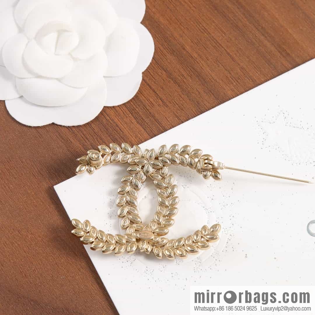 New ☑️ CHANEL Chanel Double C Wheat Horse Eye Diamond Brooch