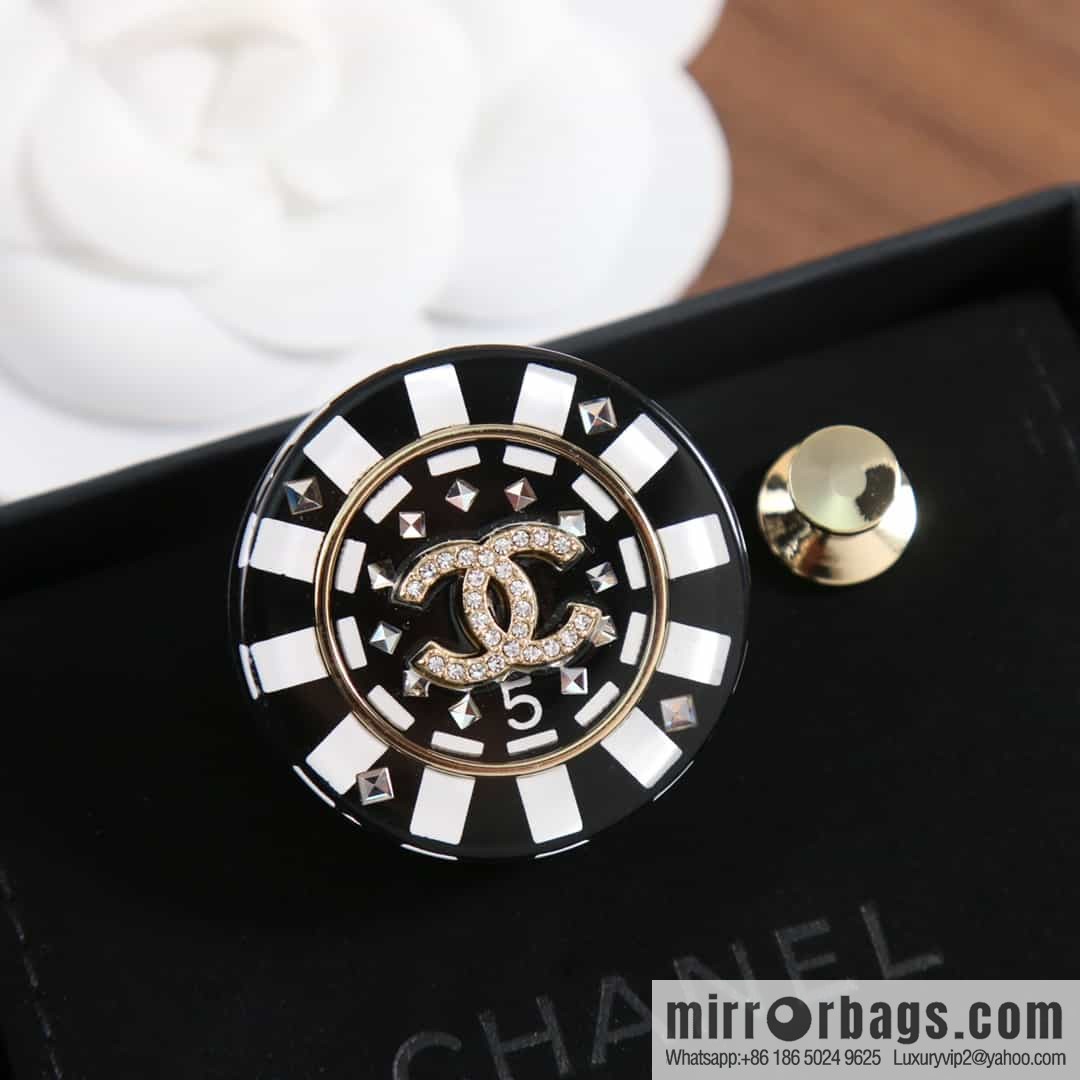 New ☑️ Chanel double c round acrylic brooch