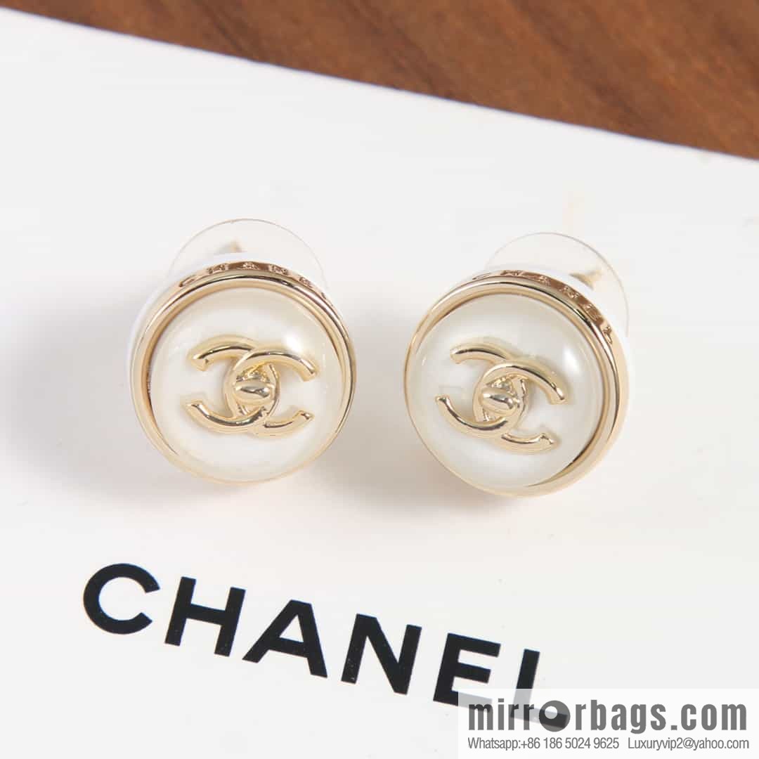 New ☑️ chanel c1 double c round acrylic stud earrings