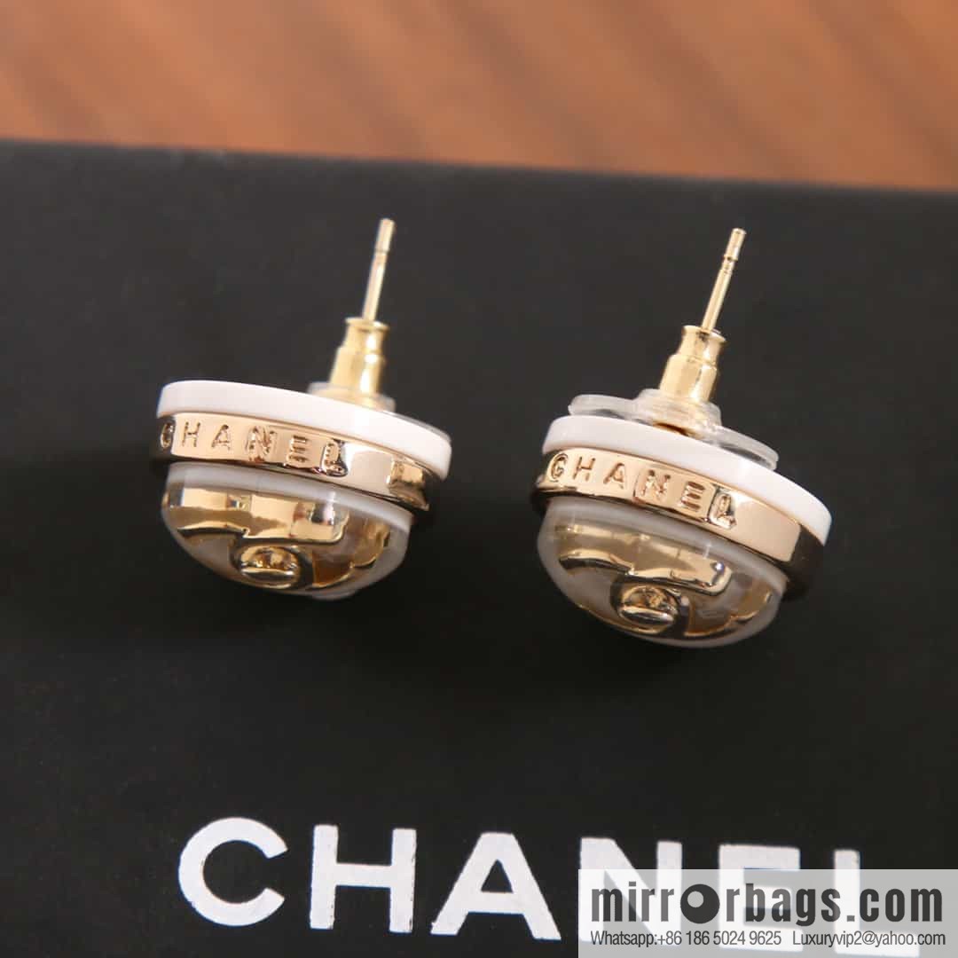 New ☑️ chanel c1 double c round acrylic stud earrings