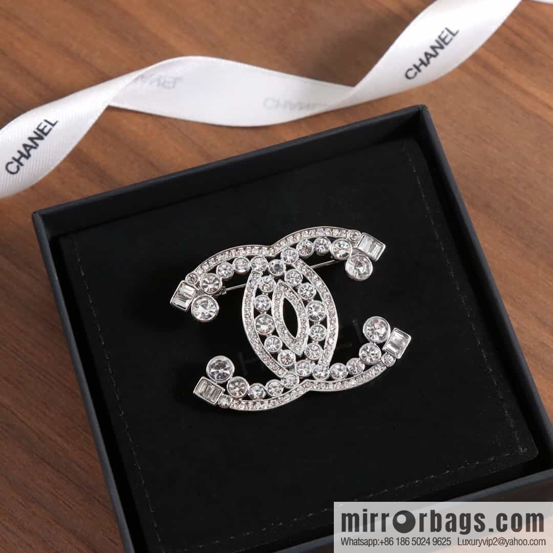 New ☑️ Chanel Double C Round Diamond Brooch