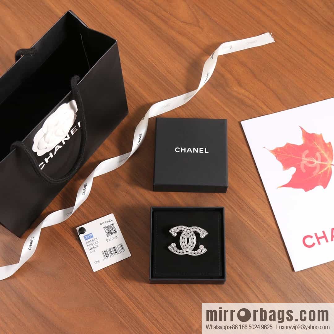 New ☑️ Chanel Double C Round Diamond Brooch