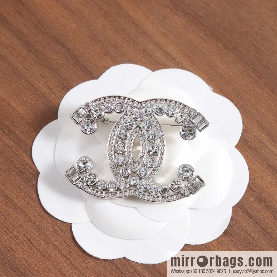 New ☑️ Chanel Double C Round Diamond Brooch