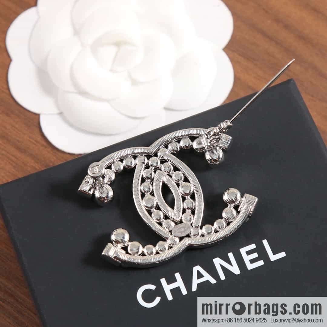 New ☑️ Chanel Double C Round Diamond Brooch