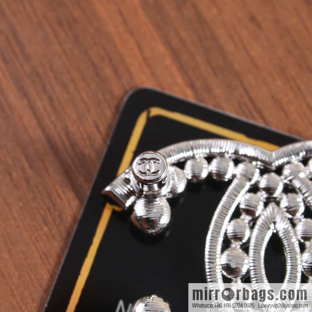 New ☑️ Chanel Double C Round Diamond Brooch