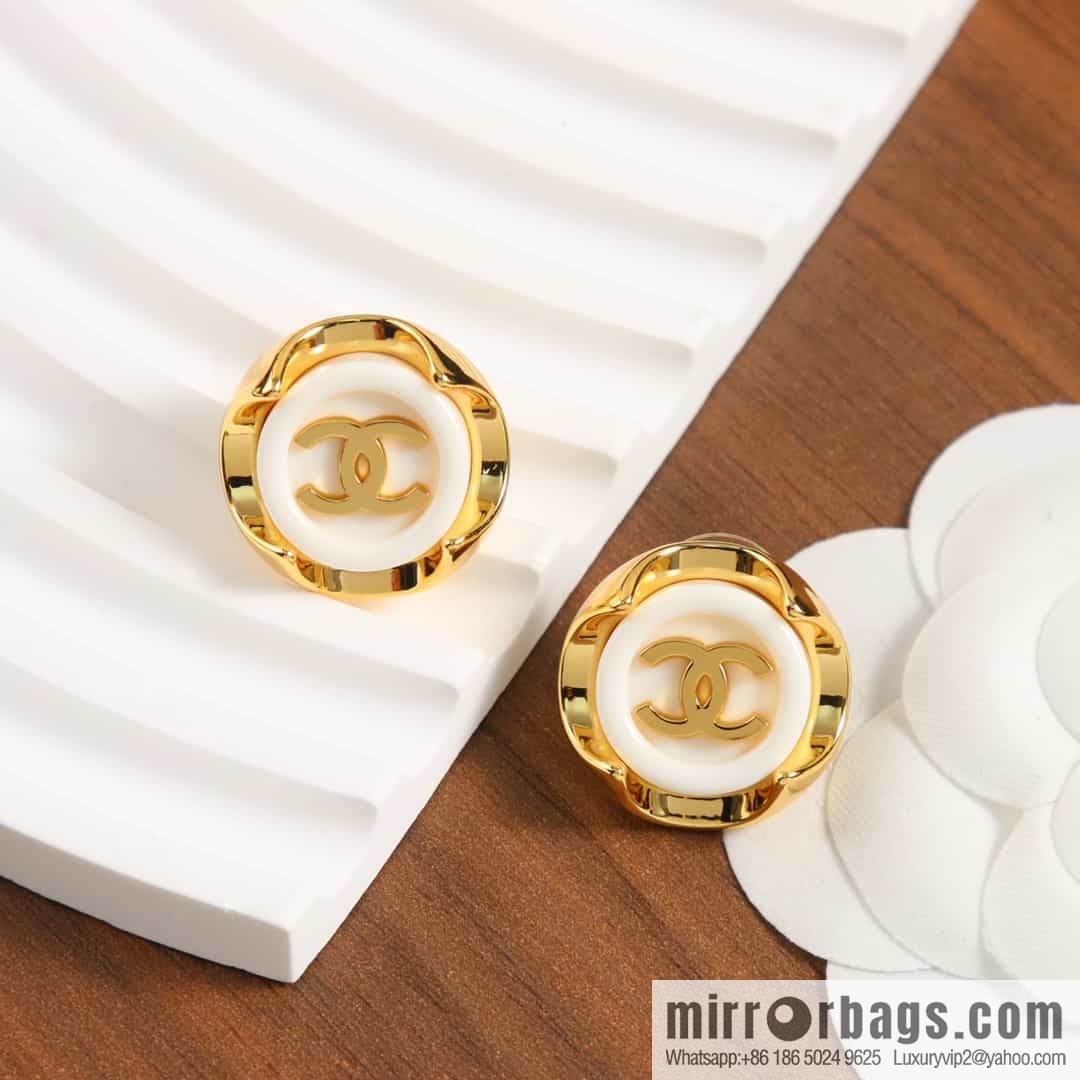 New ☑️ chanel c1 double c round stud earrings