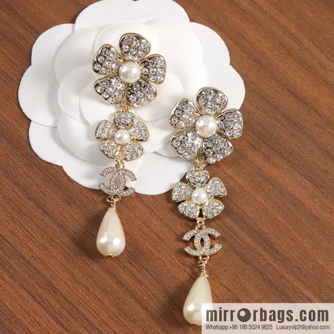 New ☑️ CHANEL CHANEL C4 double c full diamond pearl flower pot stud earrings